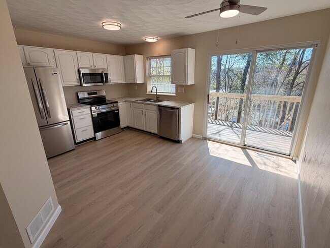 Photo - 1011 Pinoak Ct