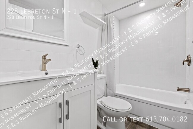 Photo - 228 Lebreton St N Unité 1