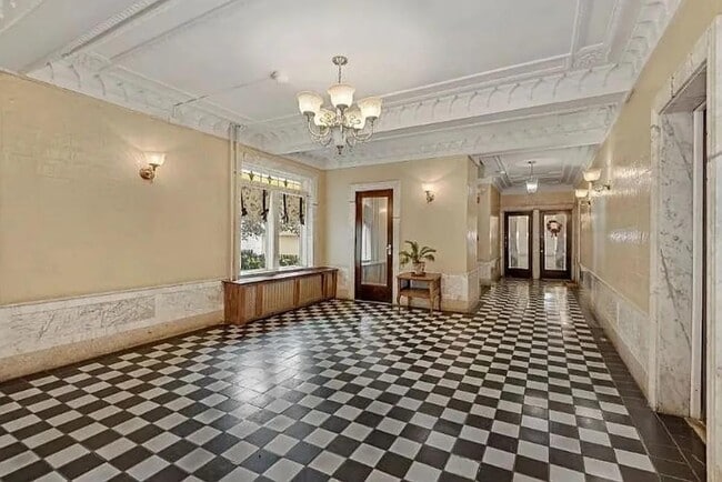 Building Photo - 122 W 39th St