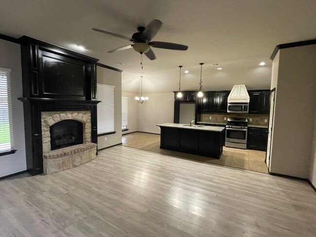 3 bed 2 bath 2 car in Moore Schools! Great... - 3 bed 2 bath 2 car in Moore Schools! Great... House