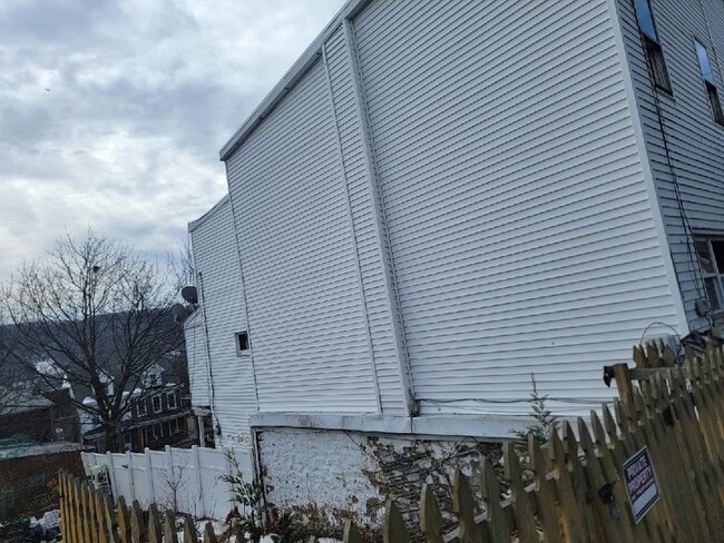 Photo - 437 Morgan Ave