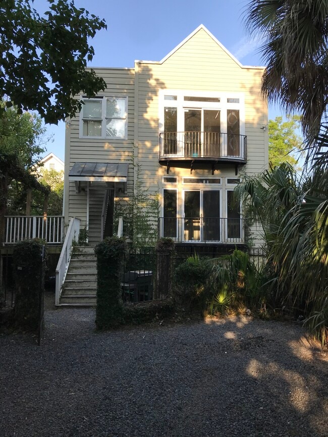 Building Photo - 187 Coming St Unit B