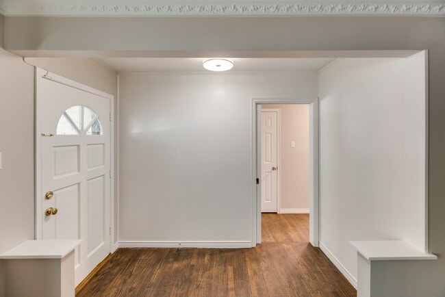 Gorgeous 2 Bed, 2 Bath Lochwood Home!