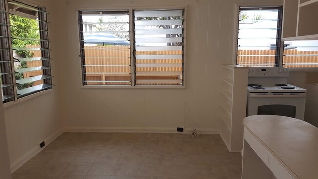 Building Photo - Moiliili - 1 Bedroom/1 Bathroom - $1,200 Rental