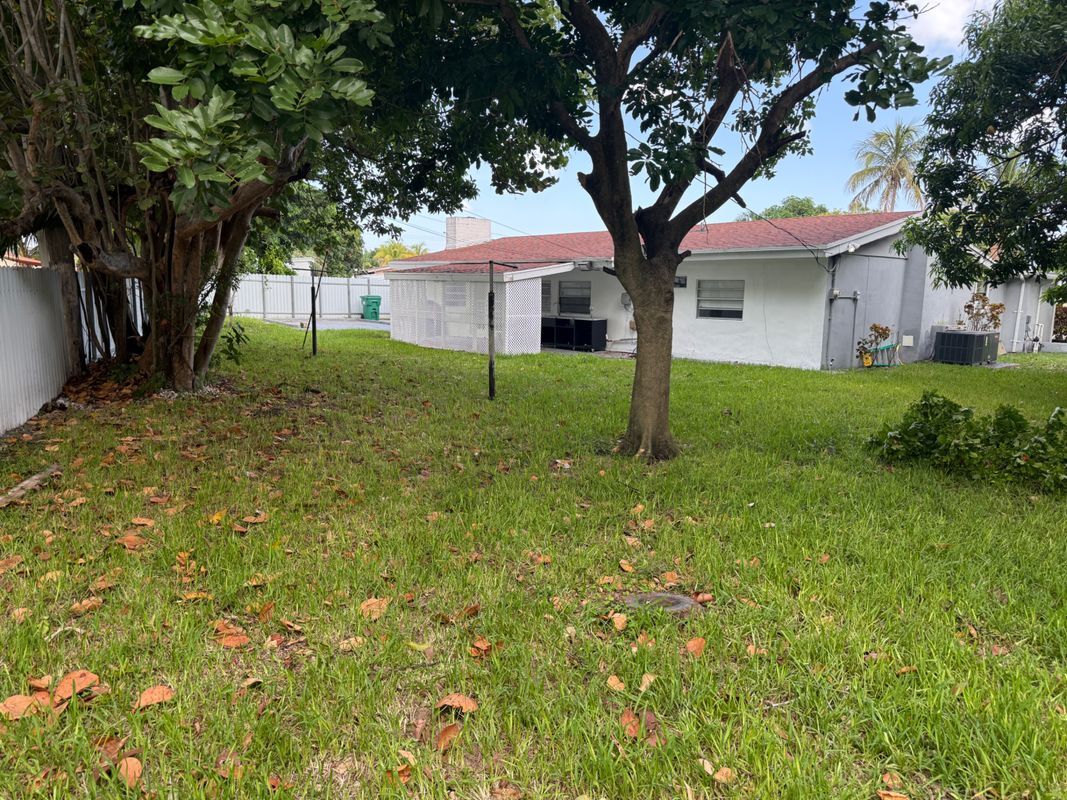 Photo - 401 NW 198th St