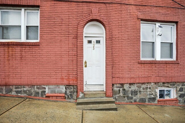 Photo - 523 Grand Ave Unit 1R