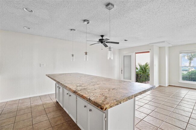 Photo - 8416 Seawall Blvd