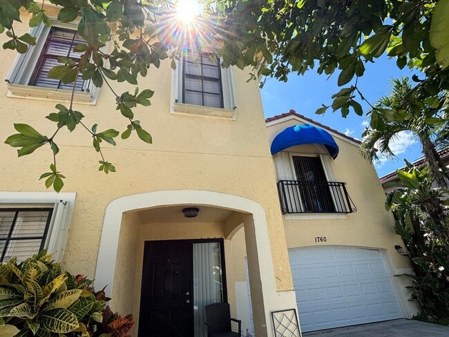 1760 Shoreside Cir