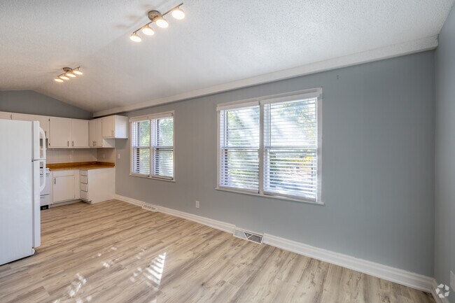 1BD, 1BA - 750SF - Kitchen