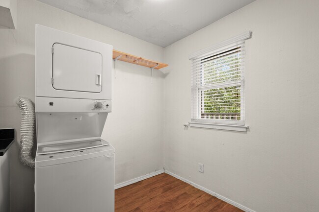 Photo - 2401 Manor Rd Unit 206