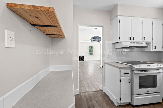 Photo - 807 E 40th Ave