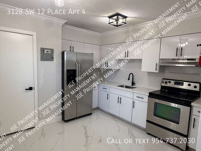 Building Photo - 3128 SW 12th Pl Unit 4