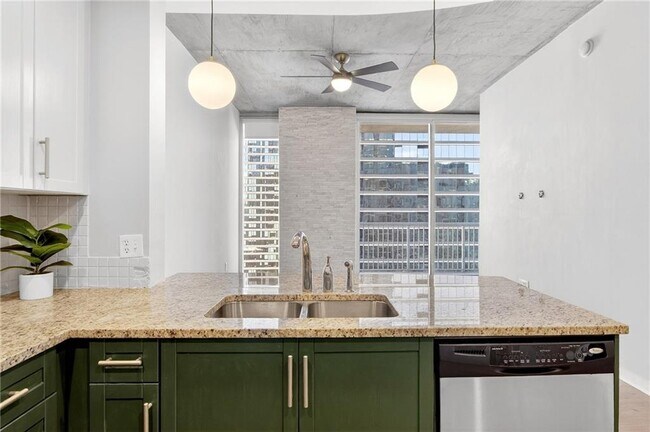 Photo - 855 Peachtree St NE Unidad 1810