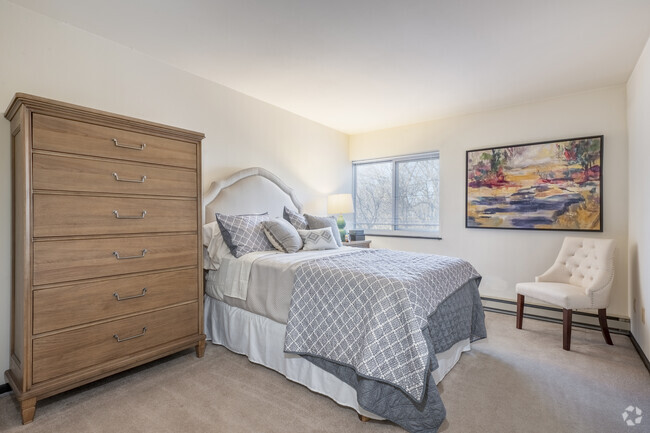 1BR, 1BA - 700SF- Bedroom