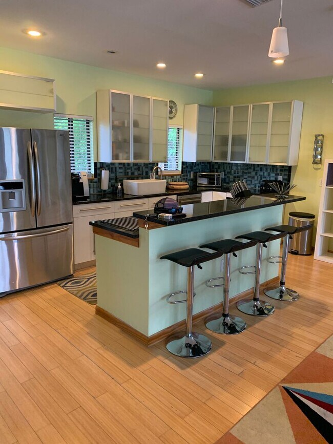 Photo - Amazing Non-Furnished 3 story contemporary...