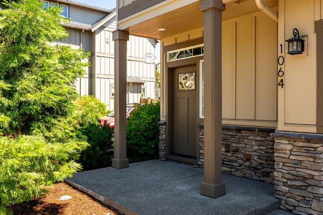 Photo - 3 Bed, 2.5 Bath Townhome Centrally Located– Bend, OR