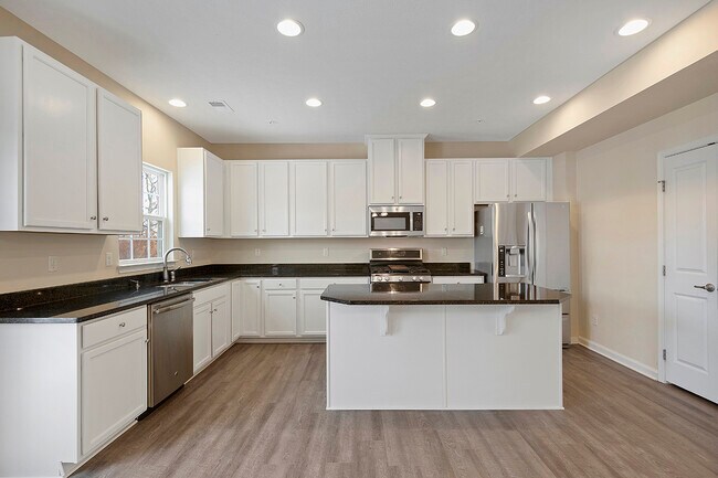 Gourmet Kitchen with upgraded cabinetry, granite counter top and stainless still appliances. - 1201 Pointe View Dr