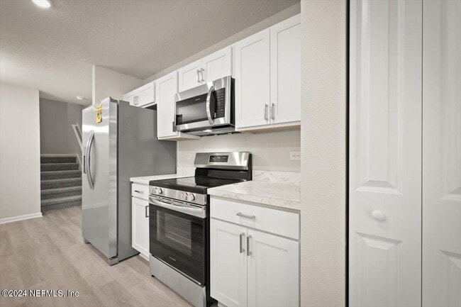 Photo - 844 Hartshill Pl