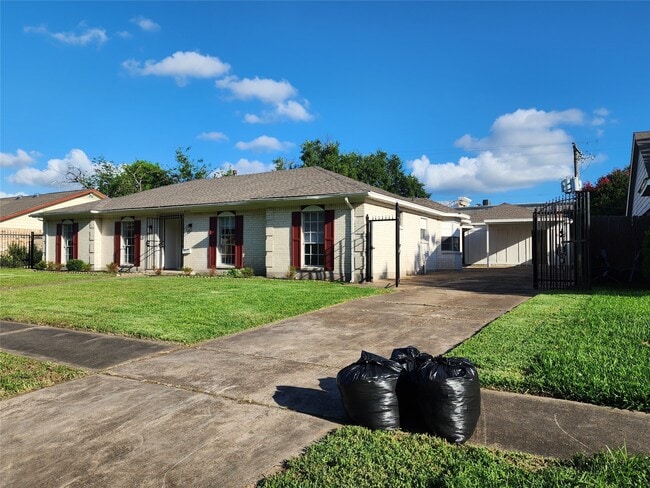 Photo - 8531 Hiawatha Dr