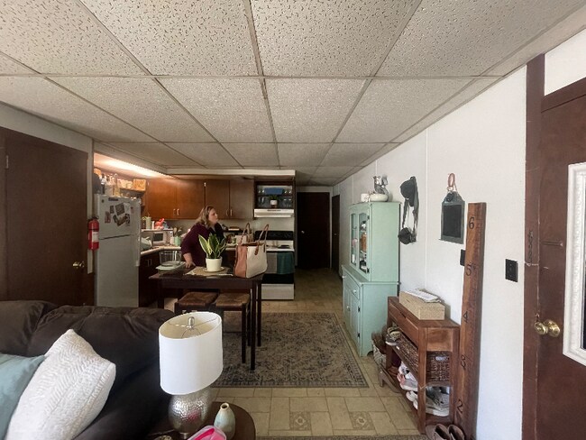 Photo - 18 S High St Unit B