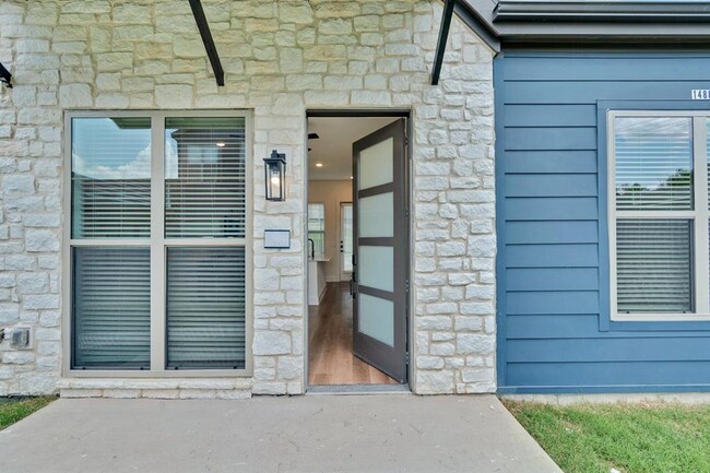 Building Photo - 1800 Collie Ct Rental