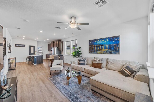 Photo - 104 Gracie Wy Casa