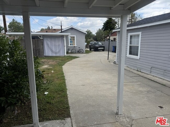 Photo - 6111 Greenwood Ave