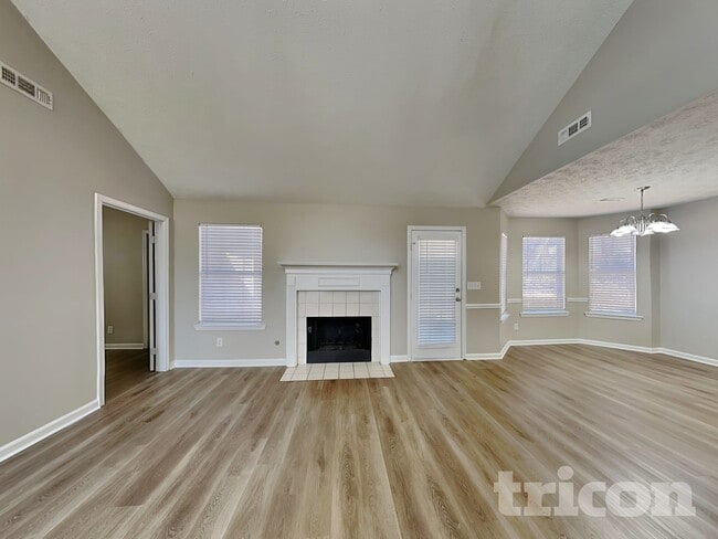 Photo - 1002 Mark Trail