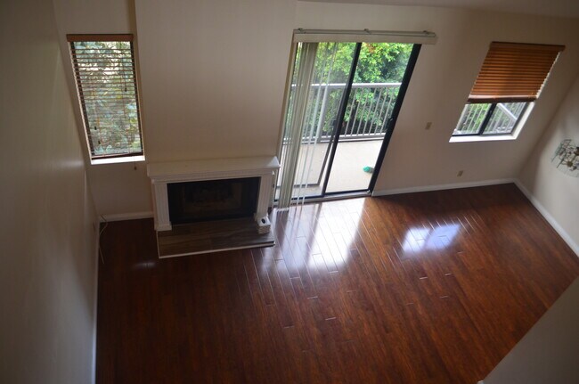 High Ceiling Living Room - 330 Cordova St
