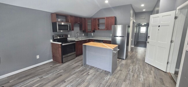 Photo - Beautiful 3/4 bedroom, 1 Bath Unit Second Floor -  2