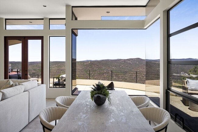 1505 Skyline Dr
