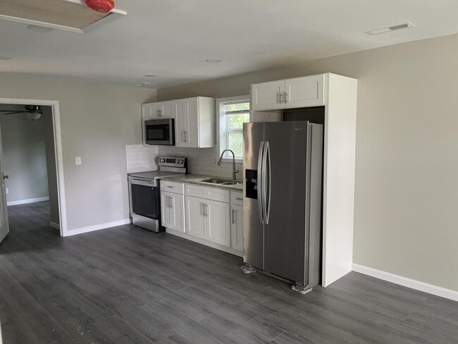 Photo - 246 Hilltop Ave SW