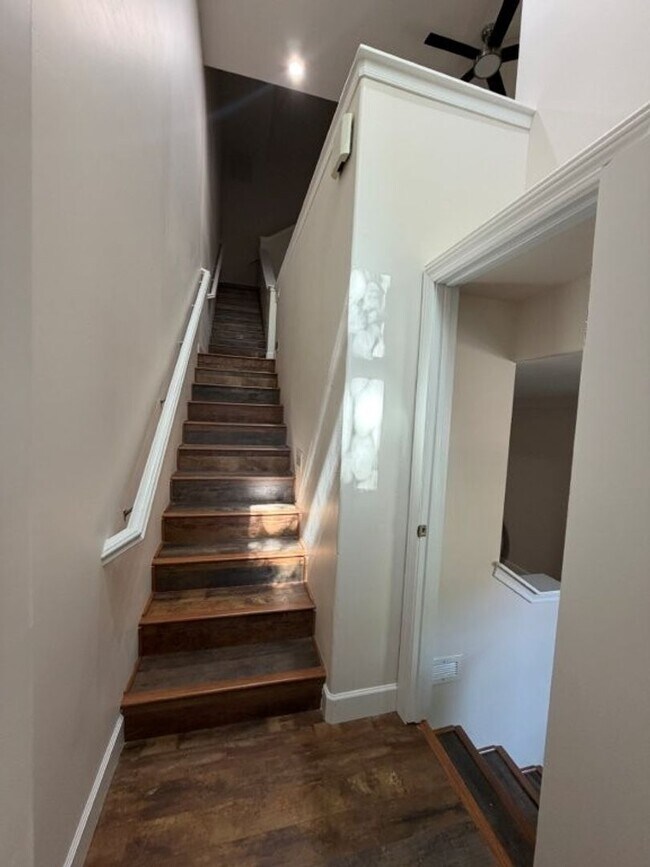 555 W 6th St