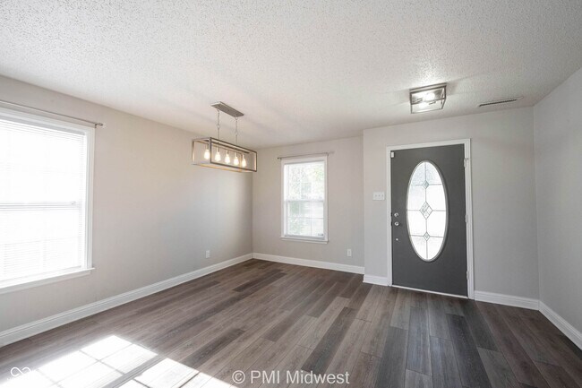 Photo - 859 Runnymede Dr