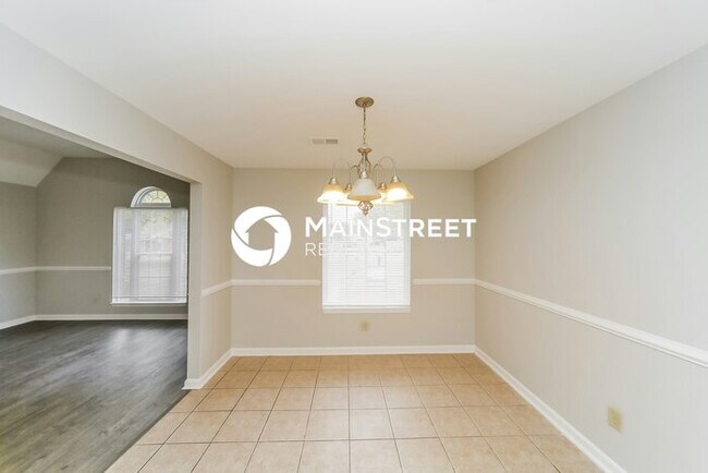 Photo - 3 Bedroom Pet-Friendly Home in Southaven, MS with Main Street Renewal