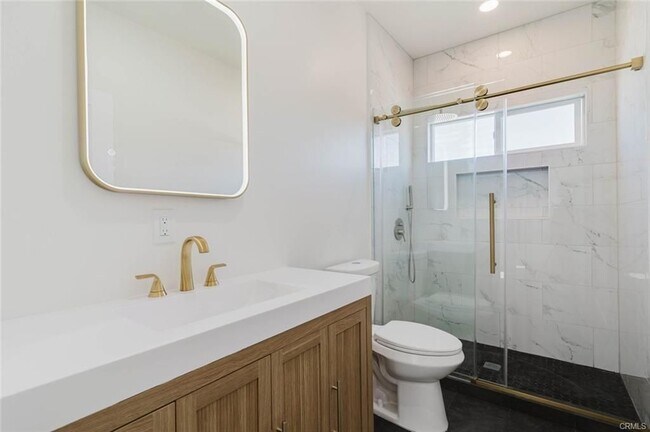 5732 Willowcrest Ave Unit 3