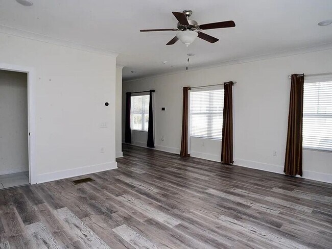 Photo - 2008 Ocean Dr NW