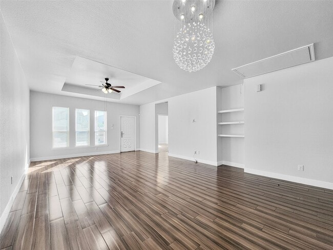 Photo - 8135 Chateau St