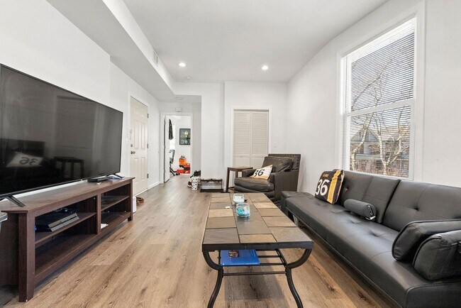 Photo - 58 Wegman Pkwy Unit 2