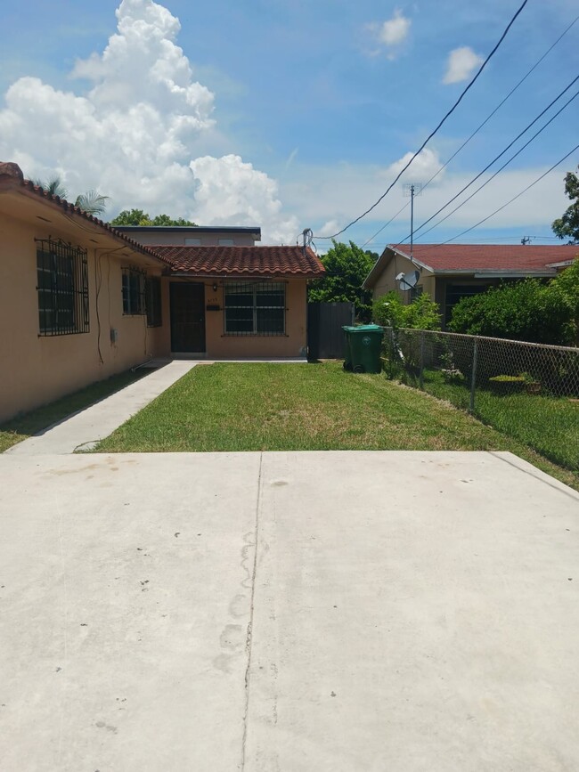 Building Photo - 2135 NW 17th St Rental