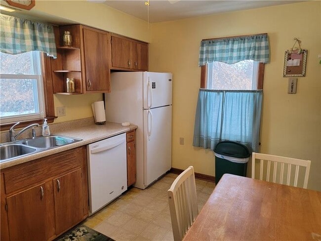 Photo - 302 South Dr