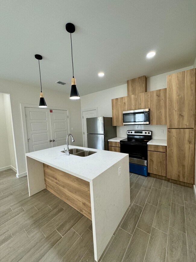 Photo - 1308 W Platinum Dr Unit 2