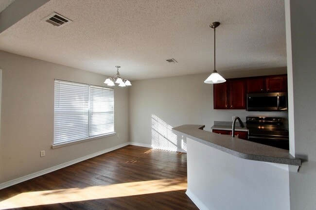 Photo - 205 Tiffot Ct