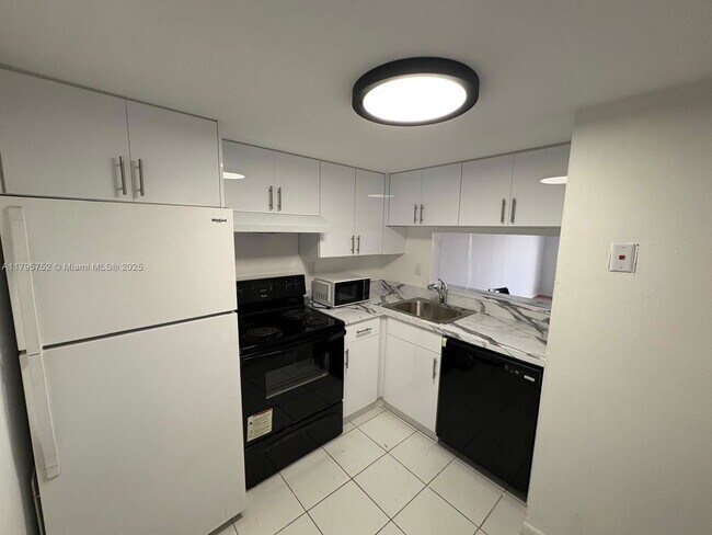Photo - 484 NW 165th St Unidad A508