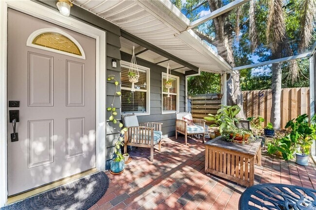 Building Photo - Annual Unfurnished Rental – Available June...