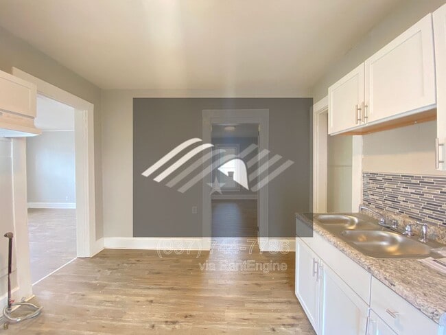 Building Photo - 323 Harrison St Unit Upper