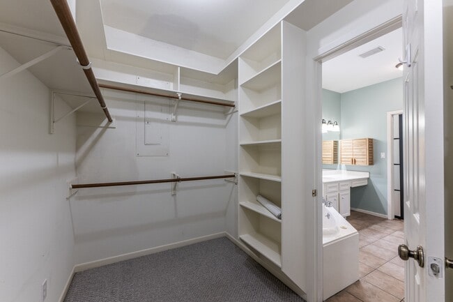 Photo - 1002 Amesbury Ct