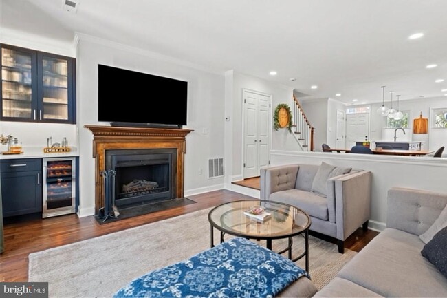 Building Photo - 102 Shooters Ct