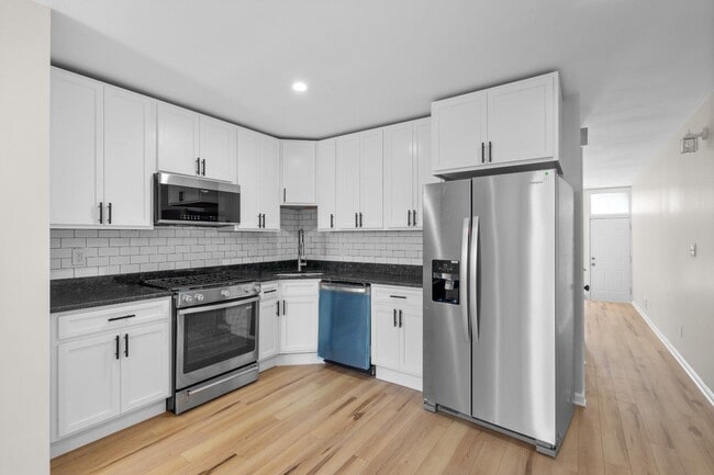 Building Photo - 2532 E Fayette St Rental