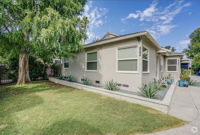 Building Photo - 4246 Tujunga Ave Rental